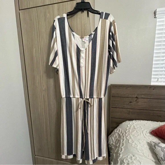 LulaRoe Woman’s 3XL Wide Leg Romper. Beautiful colors and softness. New. - Picture 1 of 7